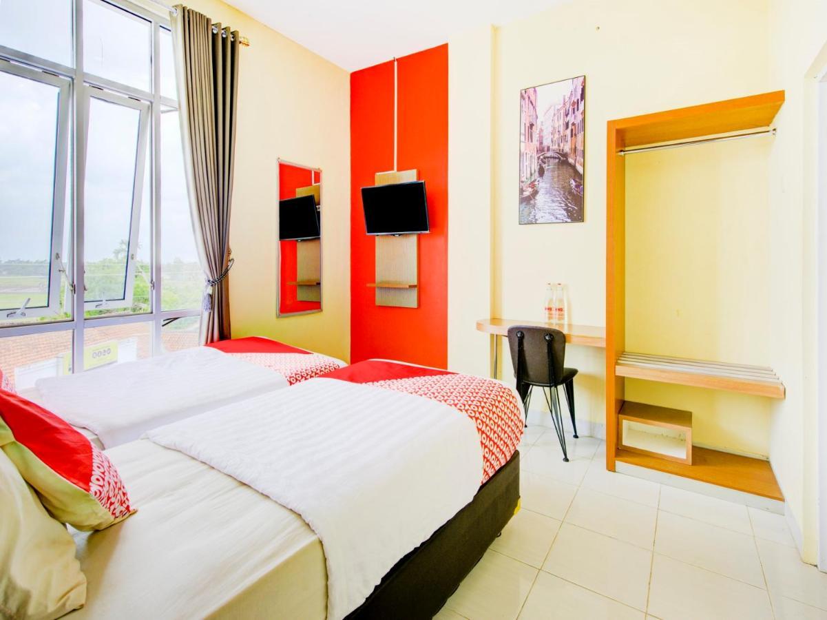 Oyo 3746 Double Tree Guesthouse Пурвокерто Екстер'єр фото
