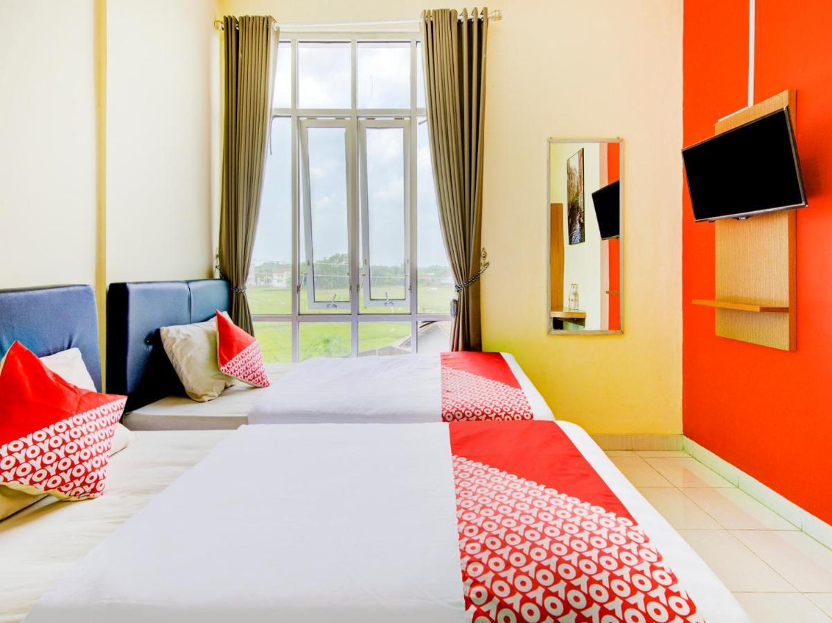 Oyo 3746 Double Tree Guesthouse Пурвокерто Екстер'єр фото